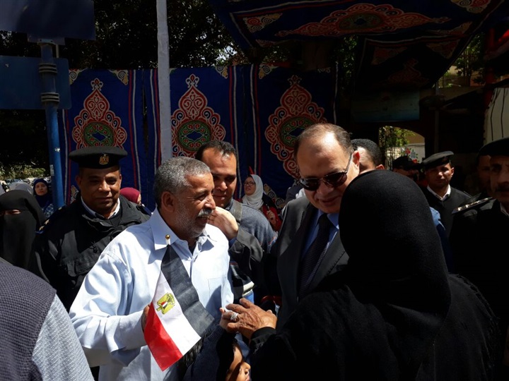 بالصور.. مدير أمن الجيزة يتفقد تأمين اللجان الانتخابية ويطالب المواطنين بالمشاركة بكثافة
