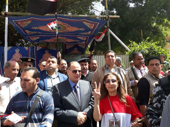 بالصور.. مدير أمن الجيزة يتفقد تأمين اللجان الانتخابية ويطالب المواطنين بالمشاركة بكثافة