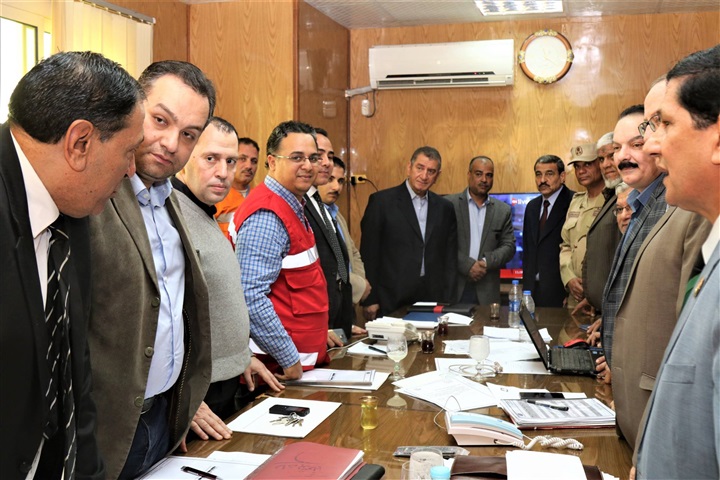 بالصور.. محافظ كفر الشيخ يتابع سيرالعملية الانتخابية بغرفة العمليات الرئيسية 