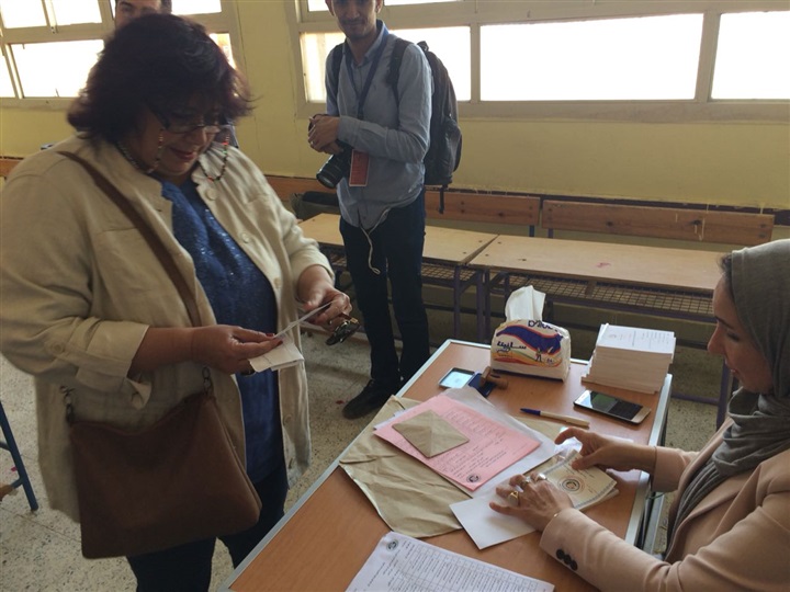 وزير الثقافة تدلى بصوتها فى الانتخابات الرئاسية وزير الثقافة تدلى بصوتها فى الانتخابات الرئاسية