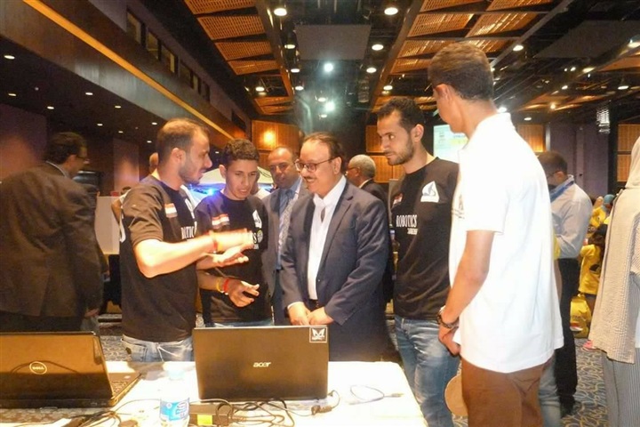 بالصور.. فوز فريق جامعة كفرالشيخ بالمركز الاول في البطولة العربية للروبوت
