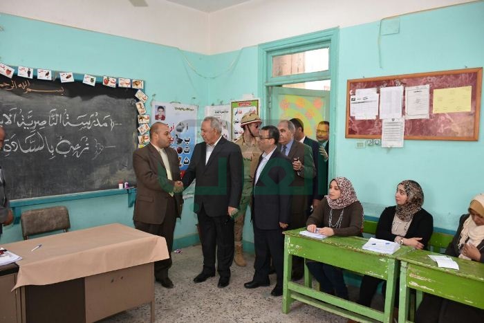 بالصور.. محافظ الشرقية يتفقد اللجان الإنتخابية ويؤكد المشاركة في الإنتخابات واجب على مواطن