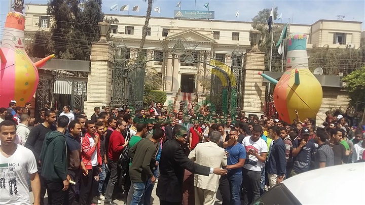 جامعة بنها تنظم مسيرة حاشدة لحث المواطنين على المشاركة فى الانتخابات الرئاسية
