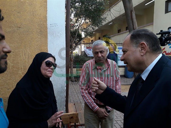 بالصور.. مدير أمن الجيزة يواصل جولاته على اللجان الانتخابية