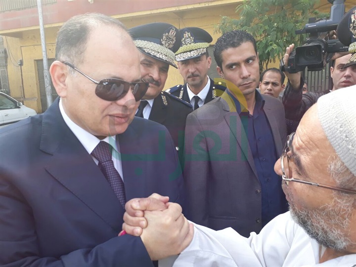 بالصور.. مدير أمن الجيزة يواصل جولاته على اللجان الانتخابية