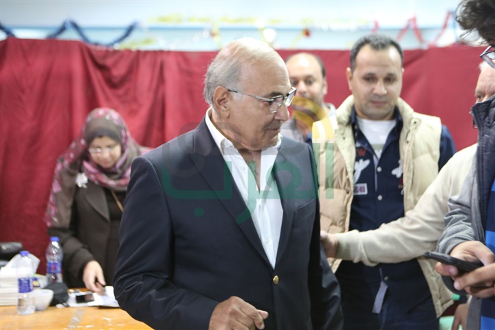 بالصور.. الفريق أحمد شفيق يدلى بصوته فى الانتخابات الرئاسية