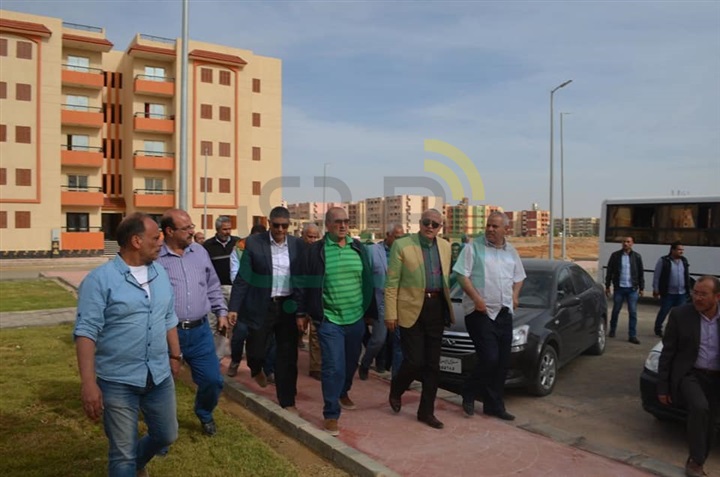وفد من هيئة المجتمعات العمرانية يتفقد بعض المشروعات القومية الجارى تنفيذها بالعاشر من رمضان