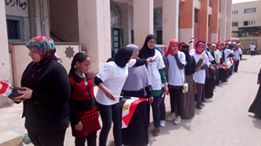 طلاب جامعة كفر الشيخ يدلون بأصواتهم في العرس الديمقراطي   