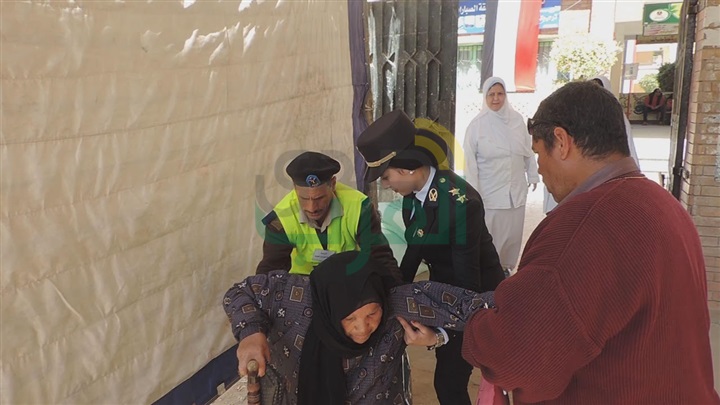 بالصور.. مدير أمن كفر الشيخ يتفقد تأمين اللجان والمقار الانتخابية 