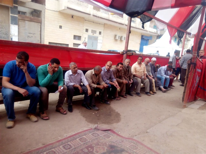 بالصور.. حشود أمام لجان حدائق حلوان للتصويت فى أخر أيام الاقتراع الرئاسي