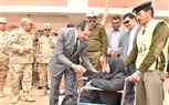 محافظ أسيوط يصطحب الحاجة 
