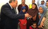 محافظ الإسكندرية يسلم منازل 
