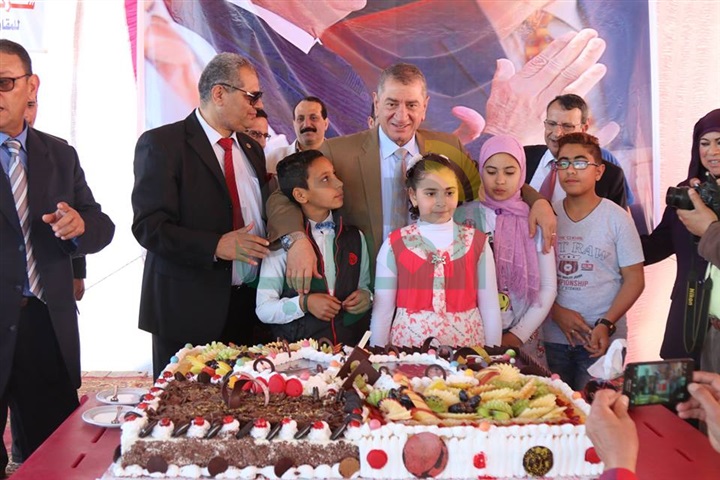 بالفيديو والصور..  محافظ كفر الشيخ يكرم 750 يتيم بمؤسسة تسنيم بالبرلس