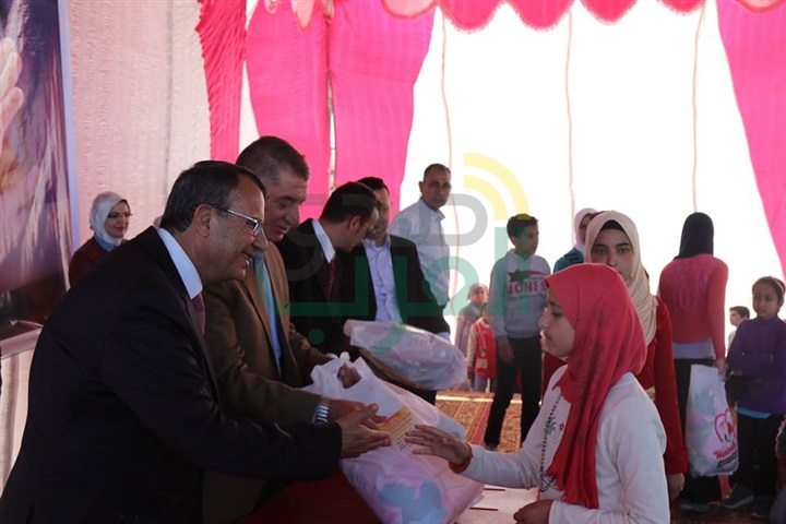 بالفيديو والصور..  محافظ كفر الشيخ يكرم 750 يتيم بمؤسسة تسنيم بالبرلس