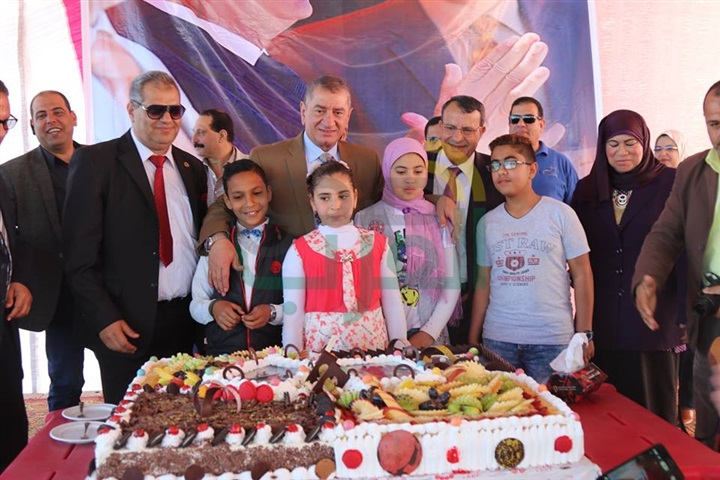 بالفيديو والصور..  محافظ كفر الشيخ يكرم 750 يتيم بمؤسسة تسنيم بالبرلس