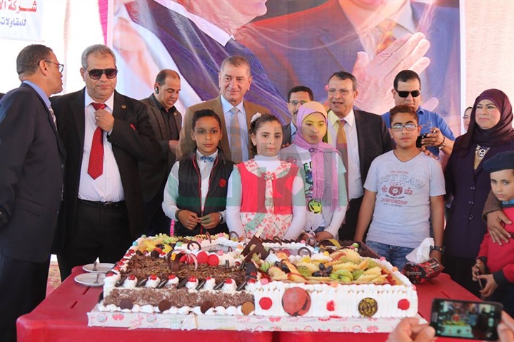 بالفيديو والصور..  محافظ كفر الشيخ يكرم 750 يتيم بمؤسسة تسنيم بالبرلس