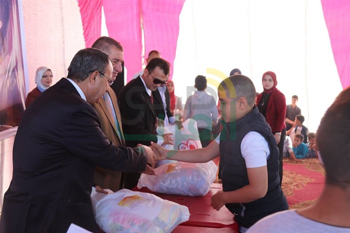 بالفيديو والصور..  محافظ كفر الشيخ يكرم 750 يتيم بمؤسسة تسنيم بالبرلس