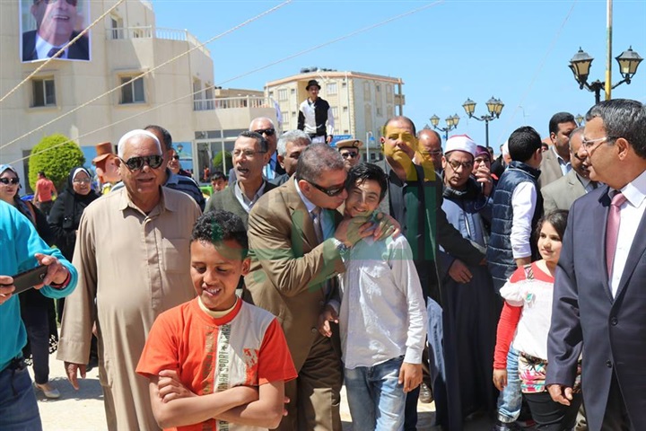 بالفيديو والصور..  محافظ كفر الشيخ يكرم 750 يتيم بمؤسسة تسنيم بالبرلس