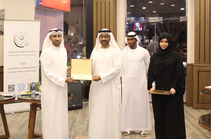 مقهى الفجيرة الثقافي يستعرض أهمية القراءة المستدامة مقهى الفجيرة الثقافي يستعرض أهمية القراءة المستدامة