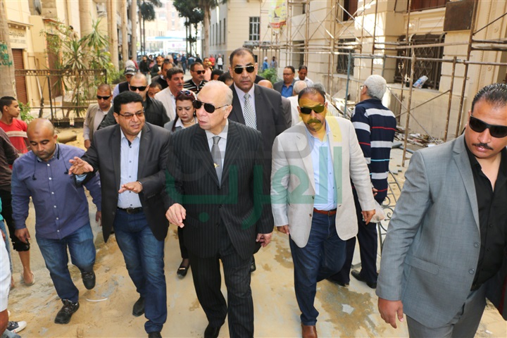 بالصور.. محافظ القاهرة يتفقد أعمال تطوير منطقة البورصة
