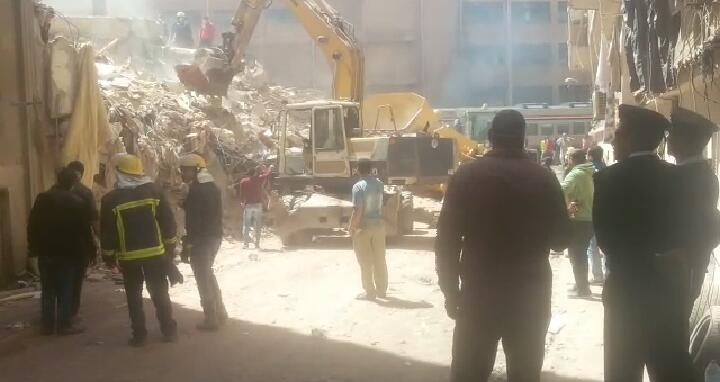 بالصور.. انهيار عقار مكون من 7 طوابق فى الإسكندرية
