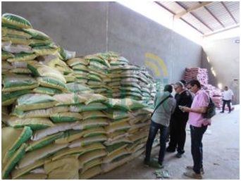 ضبط مصنع بداخله 1131 طن أعلاف ومواد مجهولة المصدر بالمنوفية