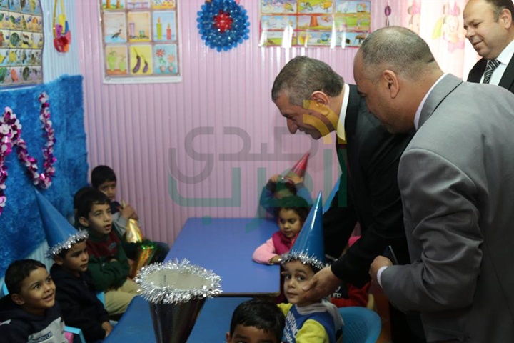 بالصور..محافظ كفر الشيخ يوزع الهدايا علي الأطفال إحتفالًا بيوم اليتيم