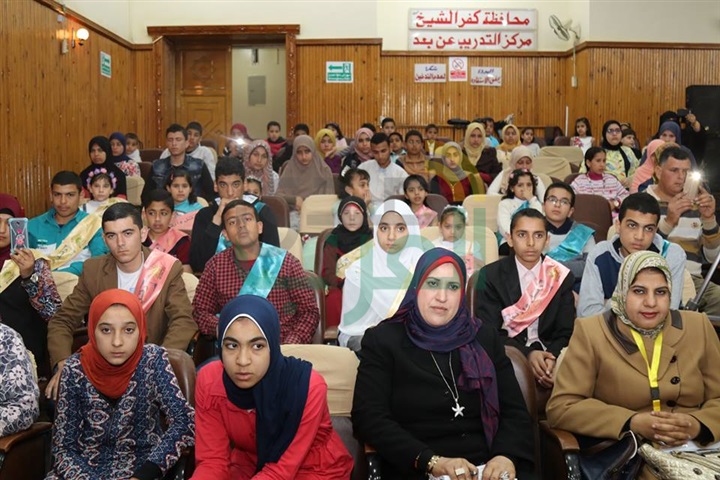 بالصور.. محافظ كفر الشيخ يكرم حفظة القرآن الكريم في مسابقة " رتل وارتق "