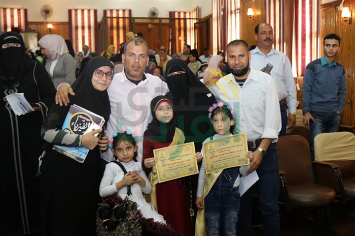 بالصور.. محافظ كفر الشيخ يكرم حفظة القرآن الكريم في مسابقة " رتل وارتق "