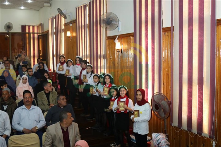 بالصور.. محافظ كفر الشيخ يكرم حفظة القرآن الكريم في مسابقة " رتل وارتق "