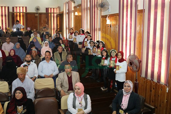 بالصور.. محافظ كفر الشيخ يكرم حفظة القرآن الكريم في مسابقة " رتل وارتق "