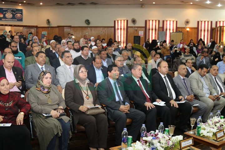بالصور.. محافظ كفر الشيخ يكرم حفظة القرآن الكريم في مسابقة " رتل وارتق "