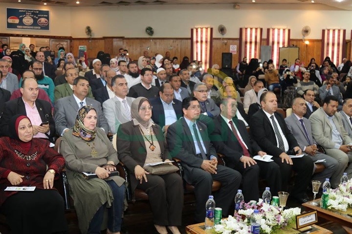بالصور.. محافظ كفر الشيخ يكرم حفظة القرآن الكريم في مسابقة " رتل وارتق "