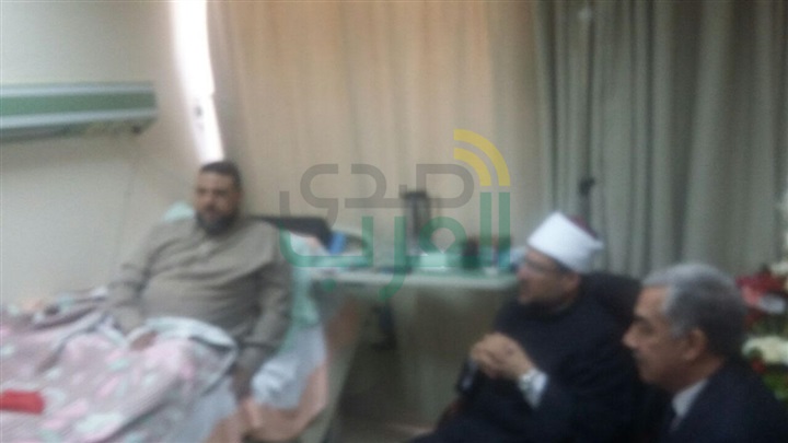 وزير الأوقاف يزور وكيل أوقاف الإسكندرية بالمستشفى إثر تعرضه لحادث سير