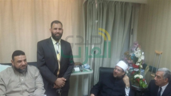 وزير الأوقاف يزور وكيل أوقاف الإسكندرية بالمستشفى إثر تعرضه لحادث سير