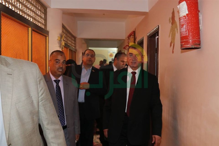 بالفيديو والصور.. محافظ كفر الشيخ يزور دار "الحنان" لرعاية اليتيمات