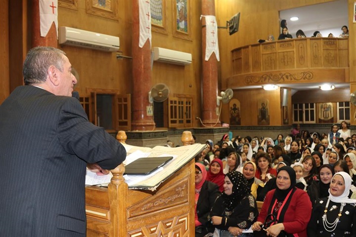 بالفيديو.. محافظ كفر الشيخ ومدير الأمن يهنئان الأقباط بعيد القيامة