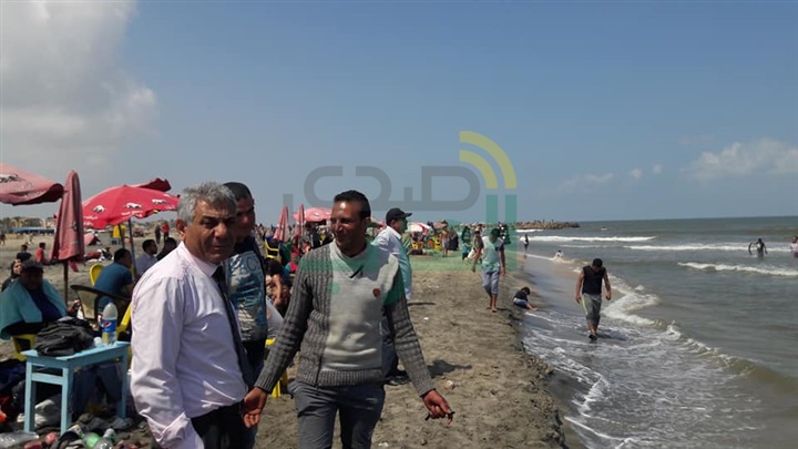 بالصور ..شواطئ مصيف بلطيم تستقبل آلاف المحتفلين بشم النسيم