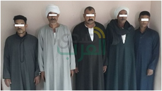 بالصور.. مدير أمن الفيوم يداهم البؤر الإجرامية ويضبط المتهمين برشق القوات بالحجارة