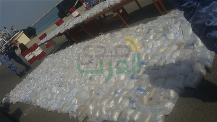 بالصور.. إحباط تهريب طن و200 كليو هيروين وضبط 5 باكستانيين بـ«سفاجا»