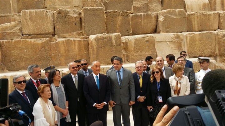 بالصور.. إجراءات أمنية مشددة خلال زيارة الرئيس البرتغالي للأهرامات بالصور.. إجراءات أمنية مشددة خلال زيارة الرئيس البرتغالي للأهرامات