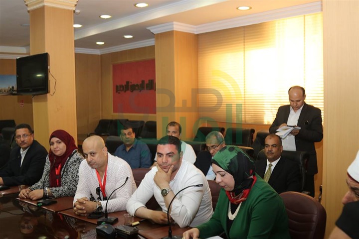 بالفيديو والصور..محافظ كفر الشيخ يناقش مشروعات الشباب مع المستفيدين من برنامج "مشروعك"
