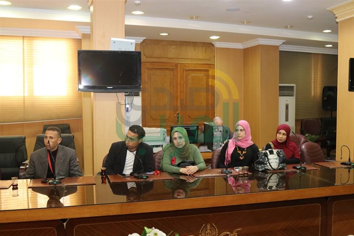 بالفيديو والصور..محافظ كفر الشيخ يناقش مشروعات الشباب مع المستفيدين من برنامج "مشروعك"