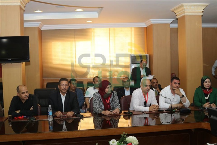 بالفيديو والصور..محافظ كفر الشيخ يناقش مشروعات الشباب مع المستفيدين من برنامج "مشروعك"