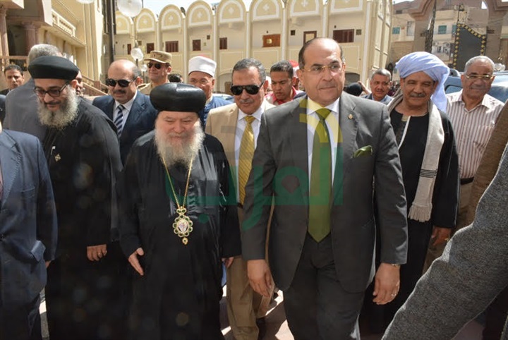 محافظ سوهاج يزورمطرانيات المحافظة لتقديم التهنئة بعيد القيامة المجيد