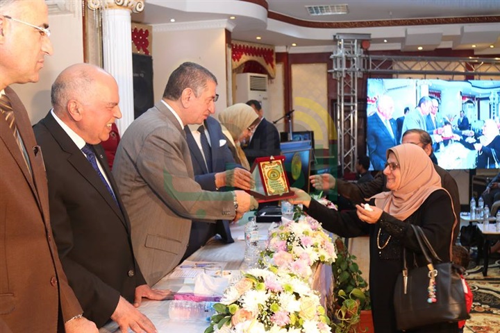 بالفيديو والصور..محافظ كفر الشيخ: 150شهادة "أمان" ورحلتا "حج" للمعلمين المتميزين في عيدهم السنوي