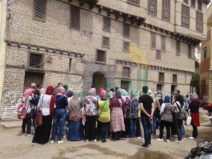 بالصور...وفد جامعة القاهرة يزور المعالم السياحية والآثرية بفوة