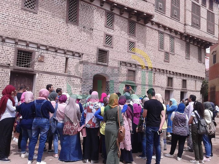 بالصور...وفد جامعة القاهرة يزور المعالم السياحية والآثرية بفوة
