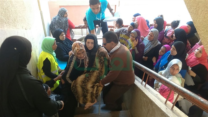 استمرار قوافل "عنيك فى عنينا" بالفيوم وإنقاذ ألف مواطن من العمى