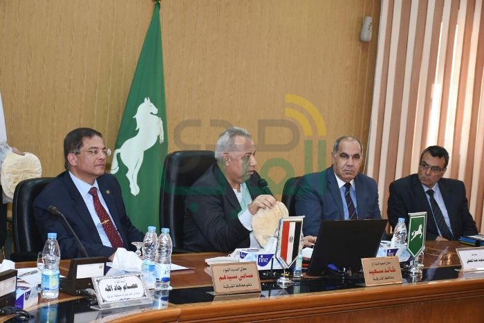 محافظ الشرقية يتراس اجتماع المتابعة الدورى بديوان عام المحافظة  